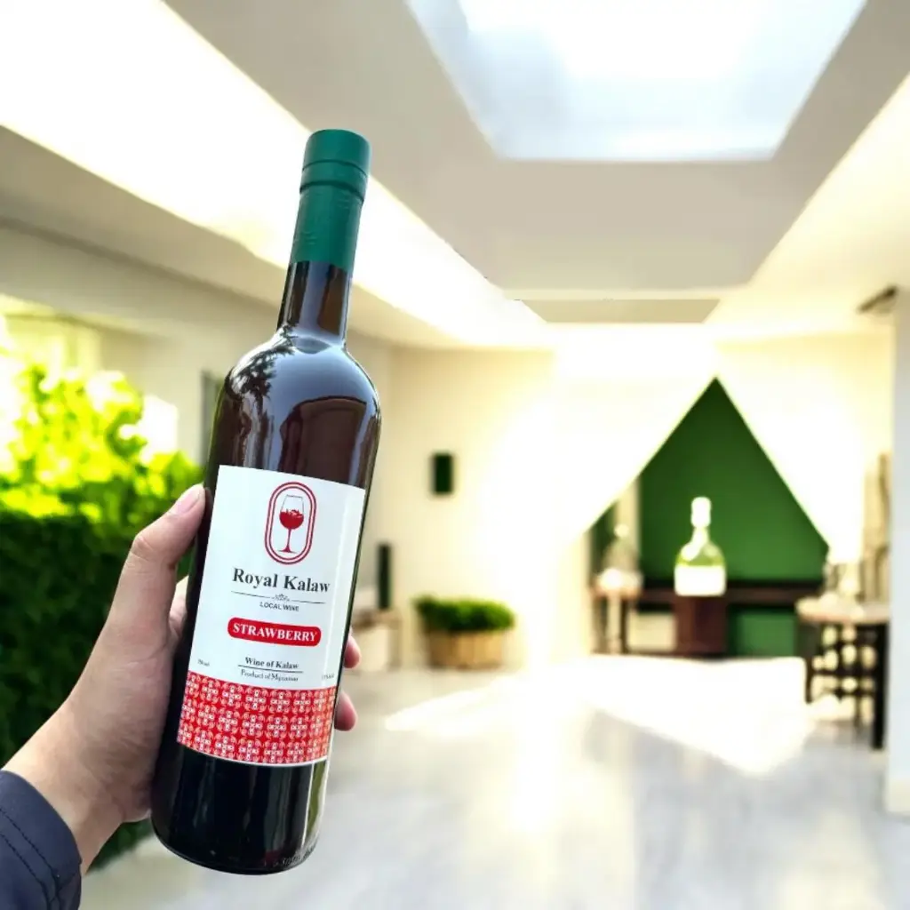 [BSWCLWRKSB750ML] Royal Kalaw  Wine 750ml( Strawberry)   စတော်ဘယ်ရီဝိုင်