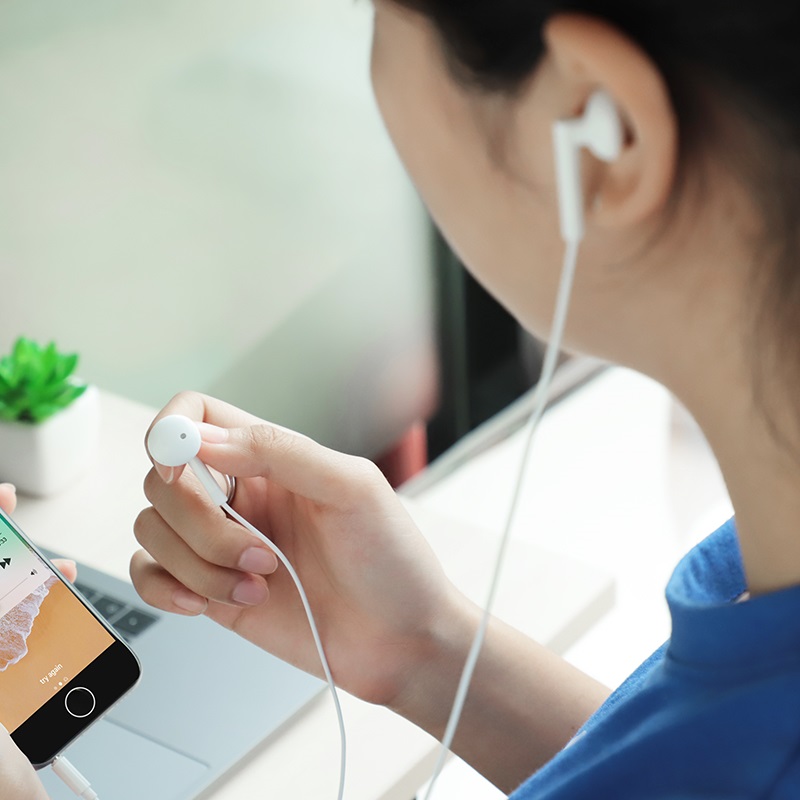 HOCO Wired earphones 3.5mm “M53 Exquisite sound” with microphone (White)